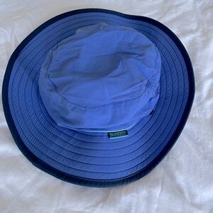 Reversible bucket hat